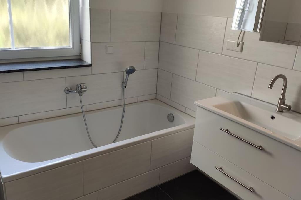 Neue 90 Qm 2-Zimmerwohnung Naehe Koeln Оденталь Екстер'єр фото